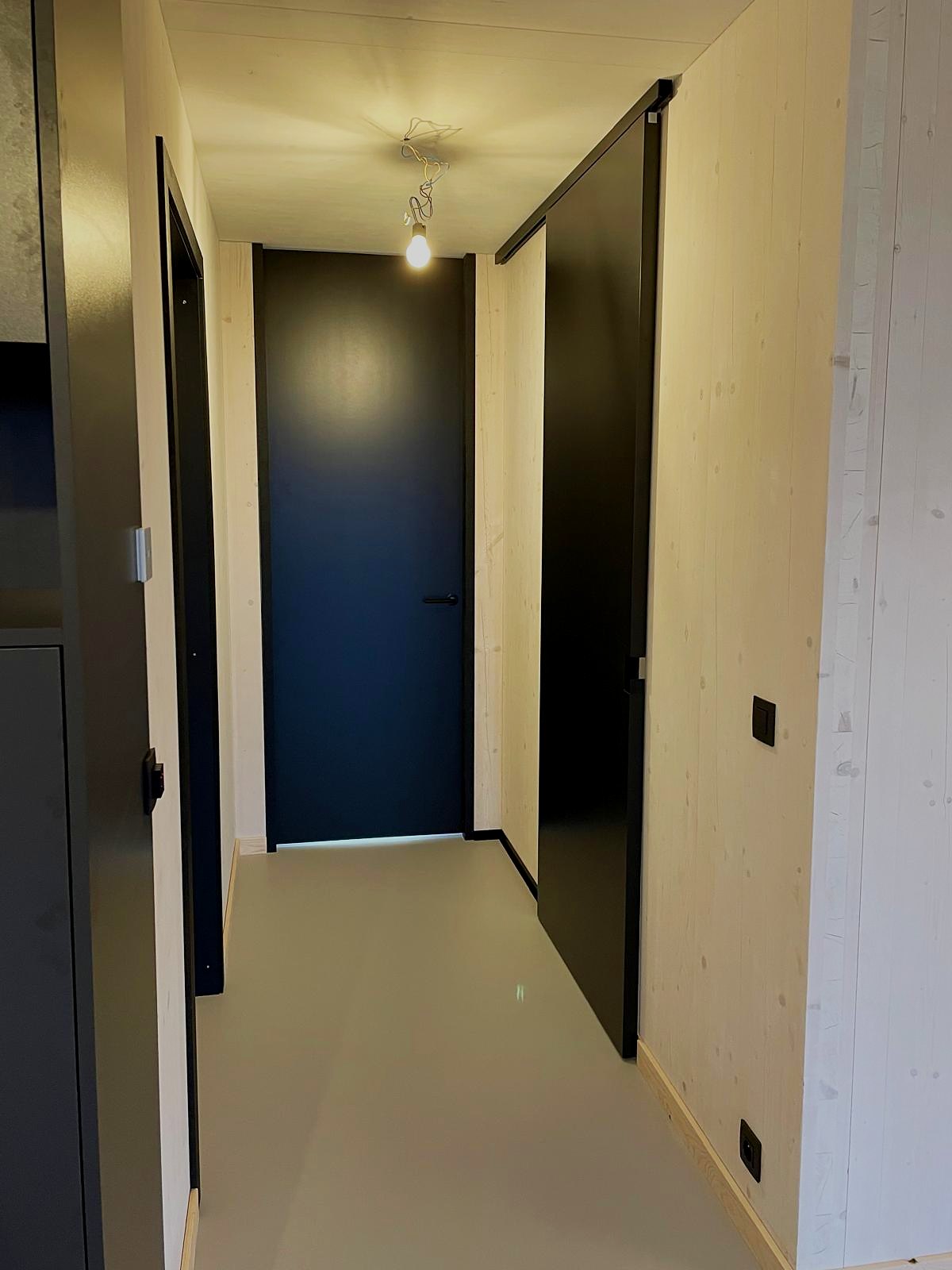 Gang naar de appartementen