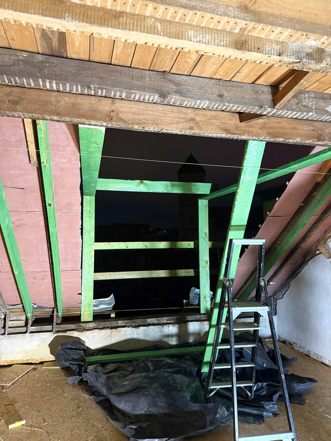 Nieuwe houten structuur voor een dakkapel