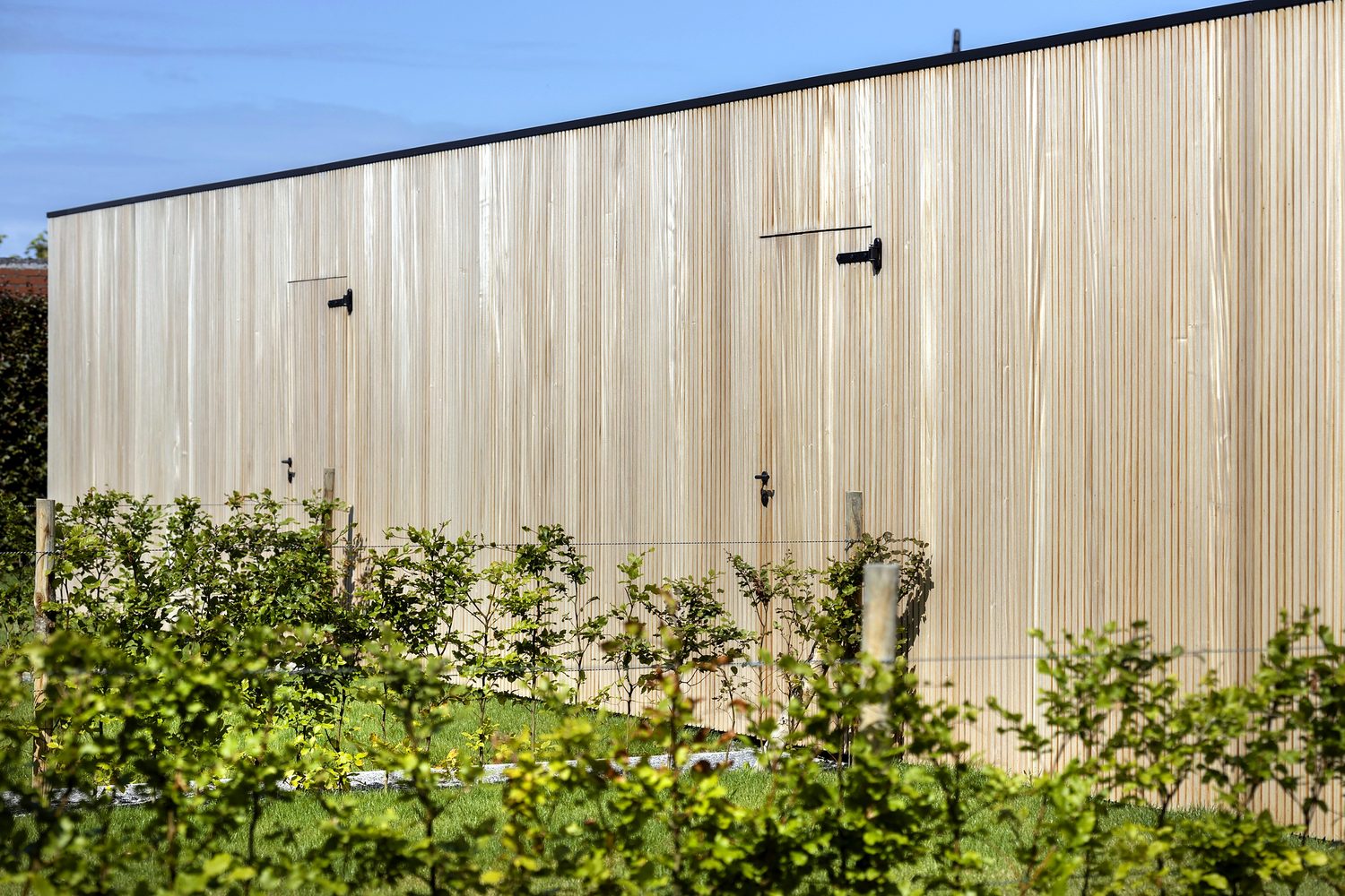 Houten wand van de bergingen