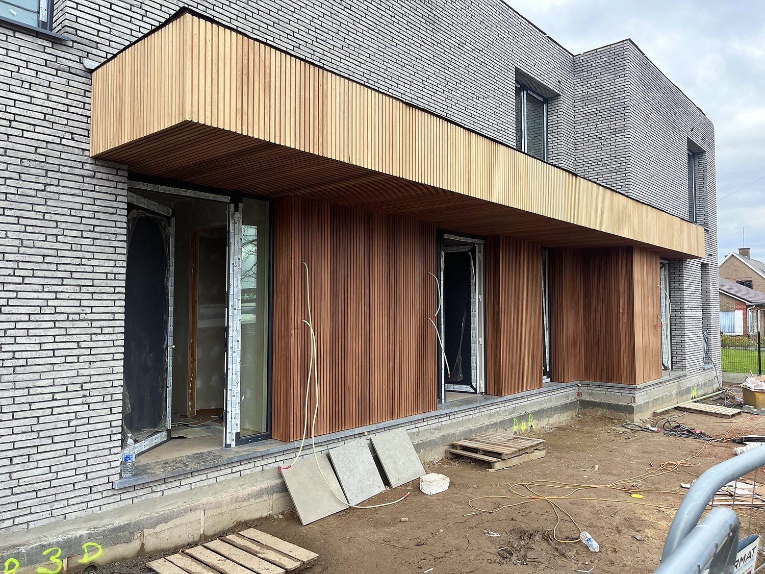 De gevel tijdens de werken